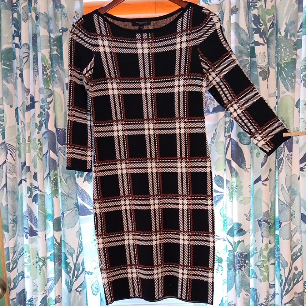 Ann Taylor Black and White Checkered Long Sleeve Knit Sweater Like Dress